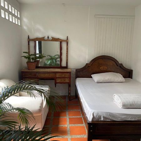 Hostal Casa Las Tias 메딜린 외부 사진