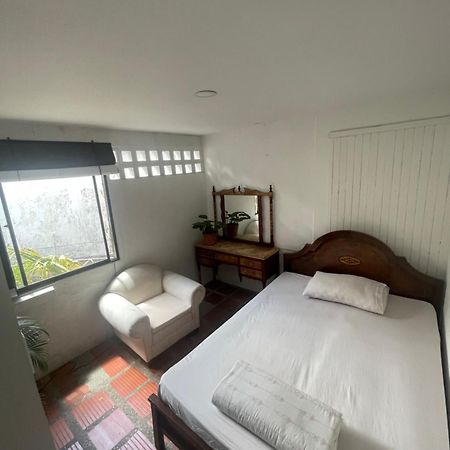 Hostal Casa Las Tias 메딜린 외부 사진