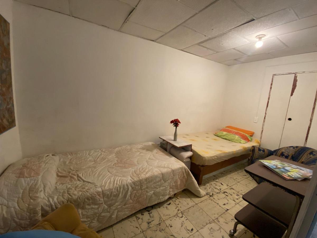 Hostal Casa Las Tias 메딜린 외부 사진